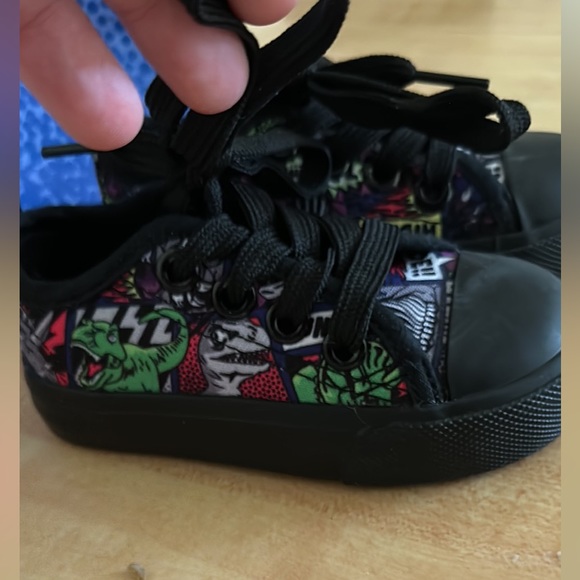 Converse - Picture 1 of 2